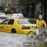 Intensas lluvias convierten en ríos las calles de Nueva York estados unidos