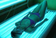 Así le quedó la cara a esta mujer por meterse una cámara de bronceado oklahoma