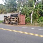 Camión impacta en postes de tendido eléctrico al perder los frenos en Carretera Sur nicaragua
