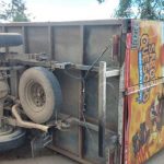 Camión terminó volcado por esquivar a un ciclista en Tipitapa nicaragua