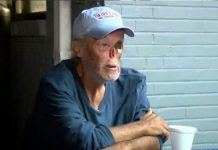 Exigen a un enfermo de cáncer a salir de una cafetería «porque su rostro desfigurado asustaba a los clientes» estados unidos