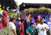 Carretilleros llevan ofrendas para huerto en Monimbó nicaragua
