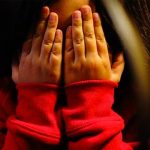 «Me dicen vieja»: Extraña enfermedad afecta rostro de niña de 10 años camboya