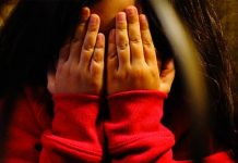 «Me dicen vieja»: Extraña enfermedad afecta rostro de niña de 10 años camboya