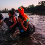 Caravana migrante entra de forma irregular a México pero promete orden mexico