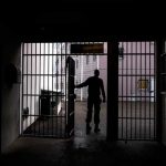 Una mujer fue transferida a cárcel de hombres porque tomaba hormonas para la menopausia mujer