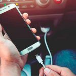 3 poderosas razones por la que no debes cargar tu celular en el automóvil carga de bateria