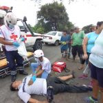 Motociclista con posibles fracturas al estrellarse contra un carro en Tipitapa nicaragua