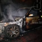 Vehículo se incendia dentro de una vivienda en Carretera Sur managua