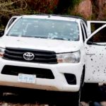 16 muertos por enfrentamientos de grupos que buscan controlar el Cártel de Sinaloa camioneta abatida a tiros