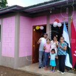 Familia de escasos recursos recibe vivienda en Nueva Guinea nicaragua