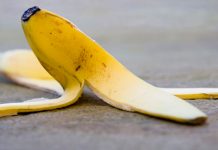 Peligrosa moda de «estimularse» con cáscara de banano puede acabar mal masturbarse