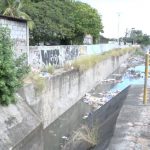 Señalan a mujer de lanzar a un hombre a un cauce de Managua nicaragua