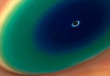 Fotos: Captan anillo de polvo de gas alrededor de un agujero negro inmenso astronomos