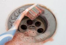 ¿Te sangran las encías al lavarte los dientes? Esto lo provoca salud bucal