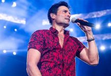 Chayanne dedica hermoso mensaje a la niñez en el carnaval de Mérida mexico