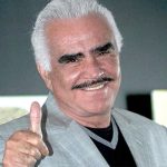 Crece la polémica: Vicente Fernández vuelve a besar a otra joven en la boca mexico