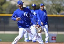 ¿Qué significa el regreso de Moustakas para Cheslor? mlb