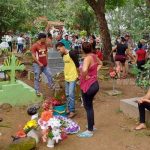 Familias de El Realejo visitan y recuerdan a sus deudos este 2 de noviembre nicaragua