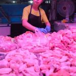 China dice que no restringirá importaciones de Brasil tras detectar coronavirus en pollo china