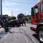 Dos lesionados y un carro toma fuego por accidente en Managua nicaragua