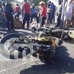 Motociclistas «salen por los aires» después de chocar en Managua nicaragua