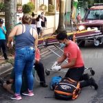 Ciclista se parte la cara al caer de su bicicleta en Diriamba nicaragua