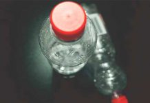 agua embotellada en plastico