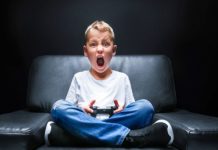 Expertos aconsejan compartir videojuegos con menores y acordar tiempo diario expertos