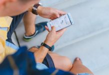Francia prohíbe uso de celulares en las escuelas francia