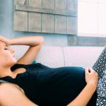 ¿Te dan cólicos durante el embarazo? Se debe a esto colicos