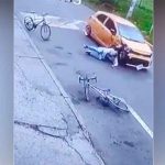 Momento donde taxista atropella a cuatro ciclistas en Colombia colombia