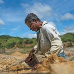 El oro sucio es la nueva cocaína en Colombia, y es igual de sangriento