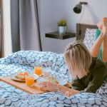 El peligroso hábito de cenar noche y luego dormir habito