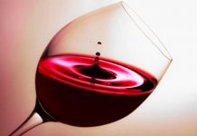 Tomar poco alcohol podría «limpiar» el cerebro