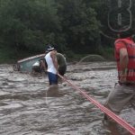 Crecida de río por poco arrastra a cuatro personas en León nicaragua
