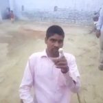 India: Hombre se corta el dedo tras equivocarse a la hora de votar india
