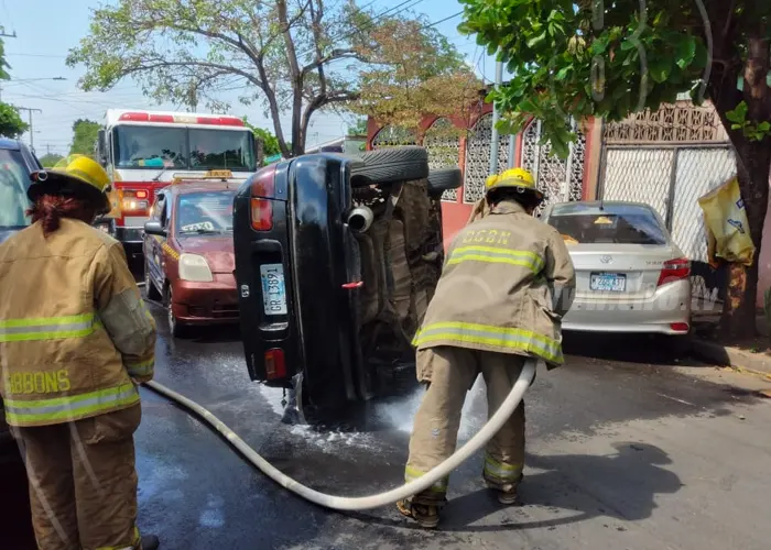 Cuatro vehículos involucrados en fuerte accidente en Jardines de Veracruz nicaragua