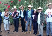 Cantan Las Mañanitas a Don Felipe Urrutia en el centenario de su natalicio