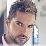 David Bisbal deja que su esposa le corte el cabello y así quedó el cantante espana