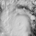 Huracán Delta se fortalece a categoría 2 mientras avanza hacia Yucatán mexico