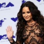 Demi Lovato vuelve al lucir su cuerpo sin retoques (FOTOS) demi lovato