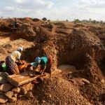 Varios muertos al derrumbarse una mina de oro en Chad libia