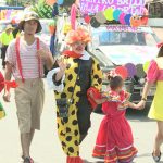 Colorido desfile celebrando la restitución de derechos nicaragua