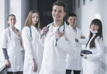 ¡Alerta! La bata de tu doctor podría contener bacterias inimaginables salud