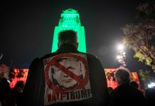 Miles de estadounidenses exigen la destitución de Donald Trump estados unidos