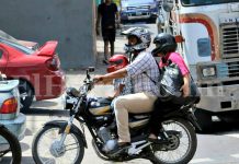 Madre e hijo caen de una moto y ven de cerca la muerte asia