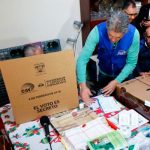 Ecuatorianos definen su futuro en consulta popular