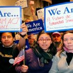Inmigrantes atacados por Trump aportan grandes ingresos a EE.UU.