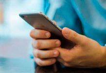Uso frecuente de celulares puede causar lesiones osteomusculares uso